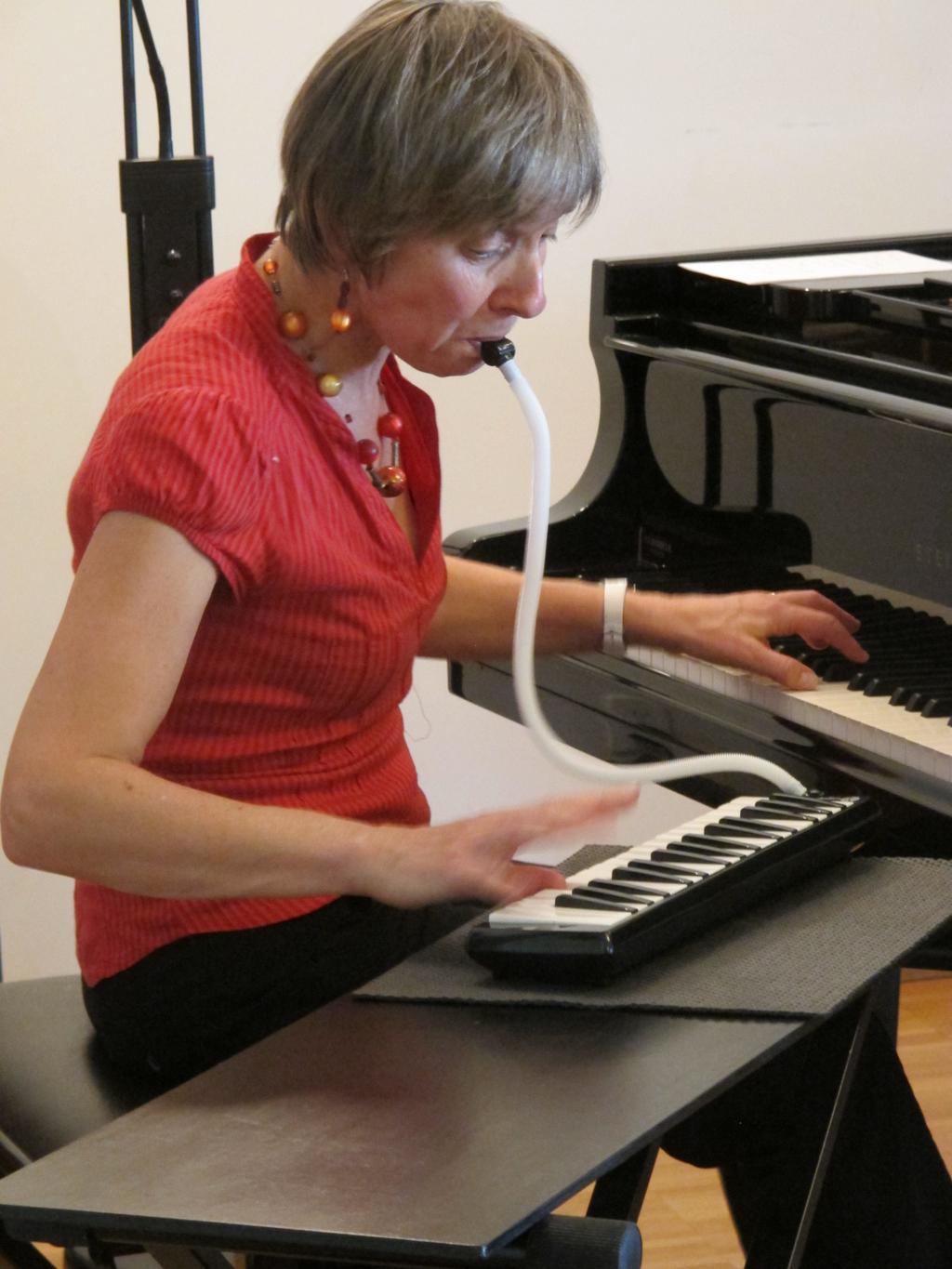 Carole Battais, melodion et piano